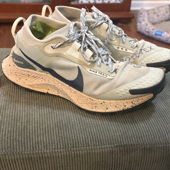 Nike Womens Pegasus Trail 3 Gore Tex Waterproof Running Shoes DC8794 009 Size 9 - Picture 2 of 4
